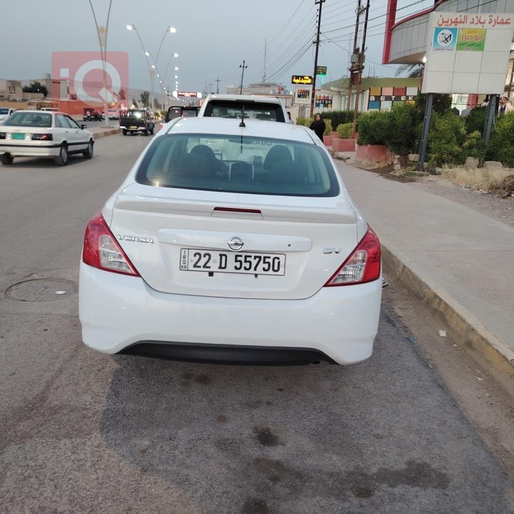 نيسان فيرسا